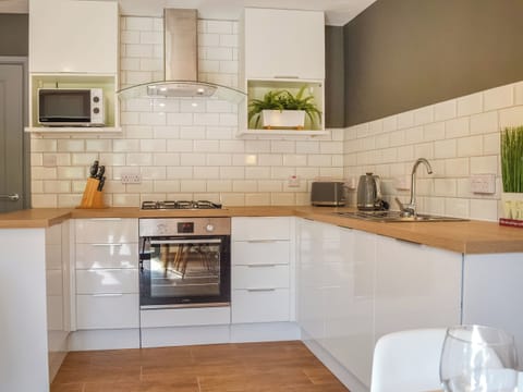 Kitchen | River Lodge Annexe, Pentre