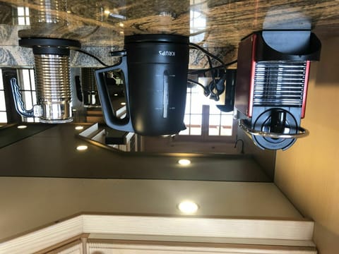 Sky, Mountain, Snow, Cloud, Highland, Slope, Outdoor Recreation, Tree, Freezing, Terrain