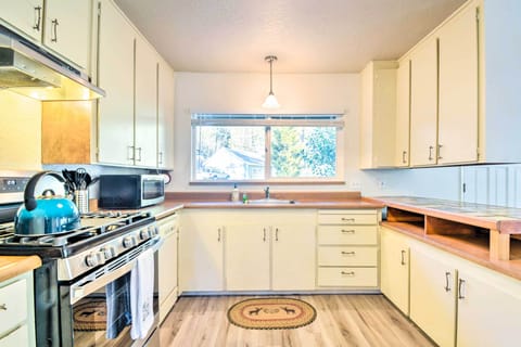 Kitchen | Fully Equipped | Tea Kettle