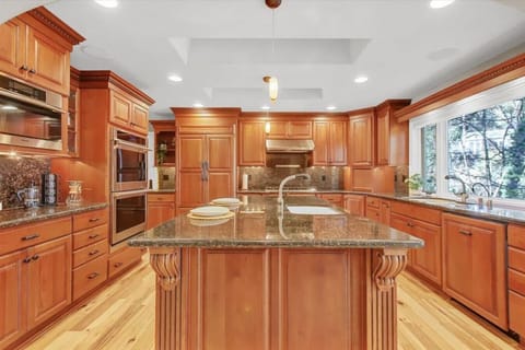 Stay in and cook a feast in this Amazing chef’s kitchen with high end appliances. Amenities include dual ovens, 6 burner Viking stove (gas), 2 porcelain sinks and instant hot water dispenser make cooking in the kitchen a blast.