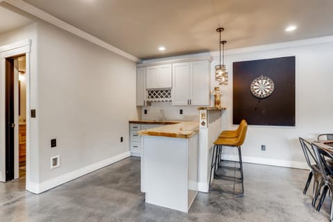 Basement wet bar