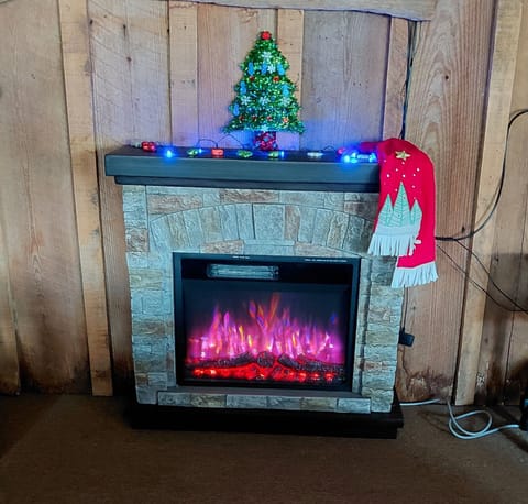 Cozy electric fireplace with plenty of extra blankets in lakefront cottage