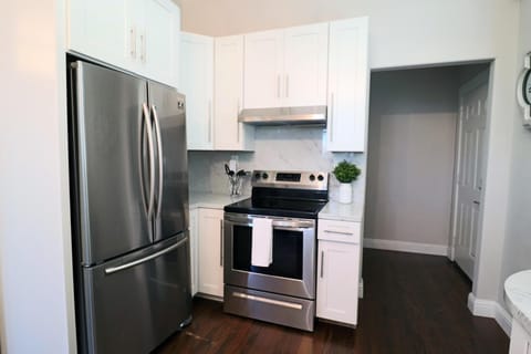 Fridge, oven, stovetop, dishwasher