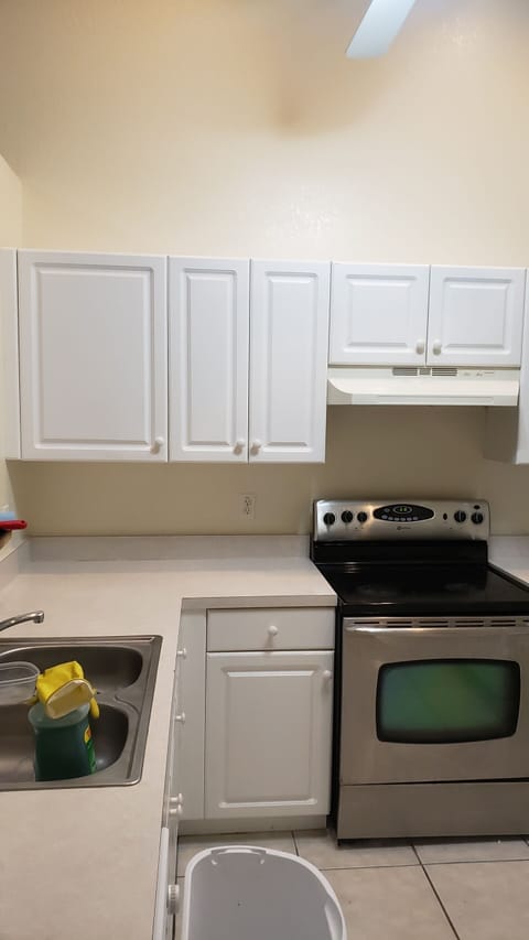 Microwave, dishwasher, coffee/tea maker, cookware/dishes/utensils