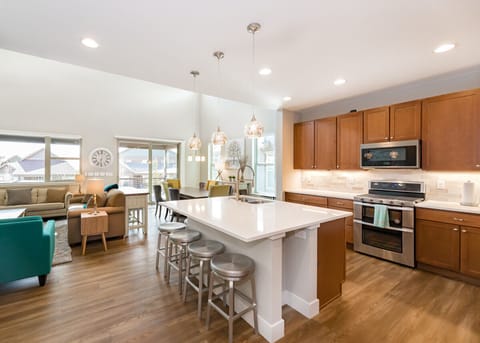 Extra seating in island area, with rotating/swivel chairs