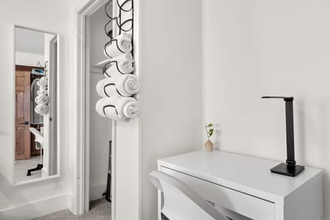 With a desk in each room, you and your companions have privacy as you get work ✅