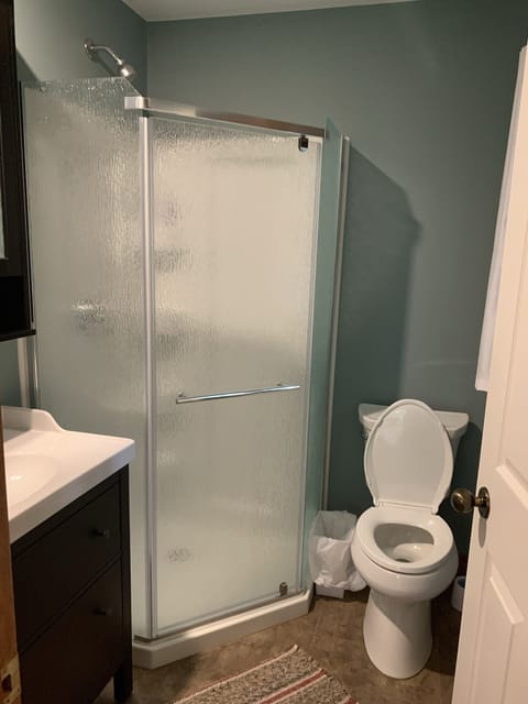 Combined shower/tub, toilet paper