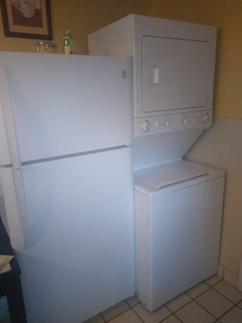 Complimentary washer/dryer