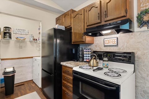 Fully stocked kitchen!