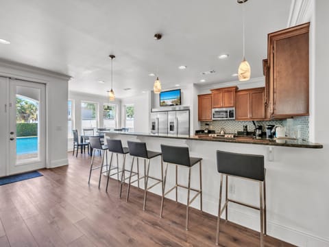 Barstool Seating for 6, Perfect For Breakfast!