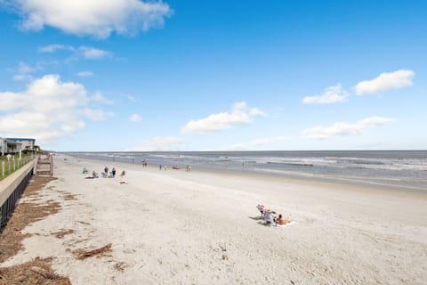 Beach nearby, sun loungers, beach towels