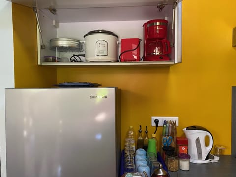 Fridge, microwave, oven, coffee/tea maker