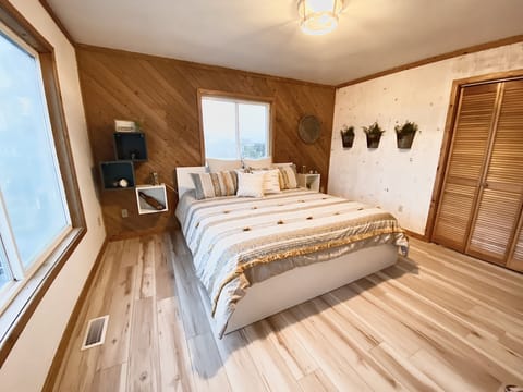 4 bedrooms, travel crib, free WiFi
