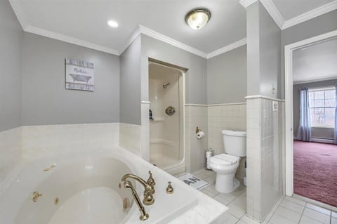 Combined shower/tub