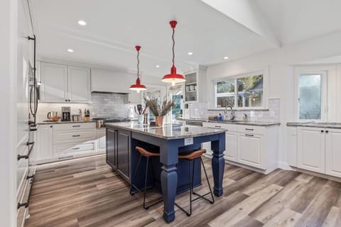 Newly remodeled kitchen is a chef's dream!