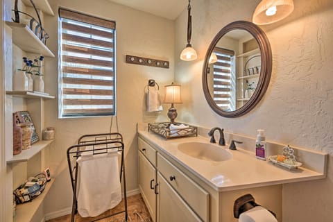 En-Suite Bathroom | Complimentary Toiletries Provided