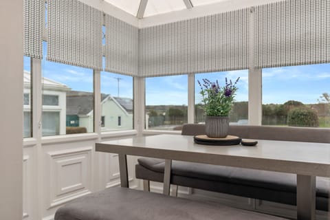 Cartwrights Cottage - Cosy Cottage, - Swimming Pool, Table Tennis, Mini Golf, Tennis Court, Play Park