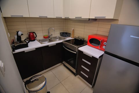 Fridge, microwave, oven, coffee/tea maker