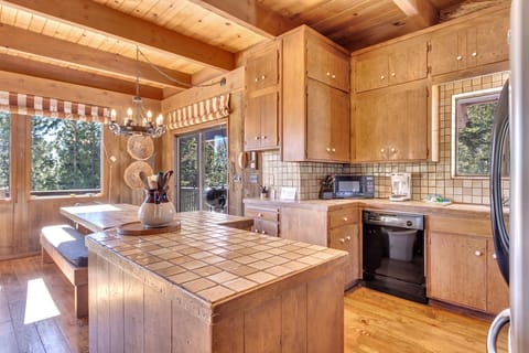 Island for preparing food - convienent and open