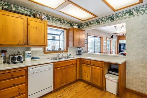 Indoors, Hardwood, Flooring, Floor, Kitchen