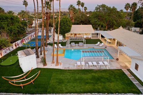 Welcome to Solaris, Your Palm Springs Sunny Getaway! (Pickleball court is no longer available)