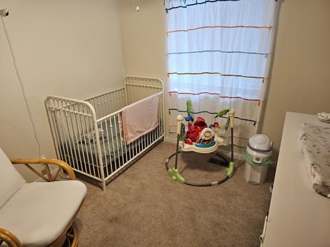 5 bedrooms, desk, iron/ironing board, travel crib