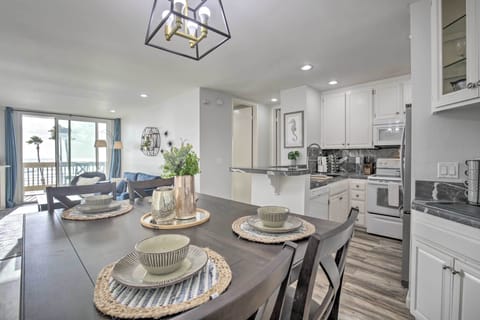 Dining Area | Full Kitchen