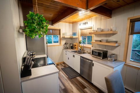 Brand New Dishwasher & Appliances & Kitchenware