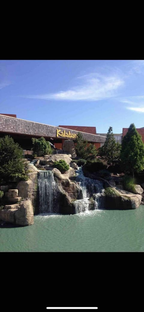 7 minutes to Kalahari