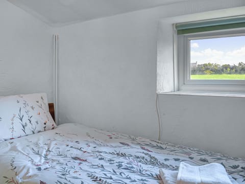 Single bedroom | Tyn Y Maen, Llanddeiniolen, near Bangor