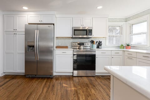 Kitchen offers Smooth Top Electric Range