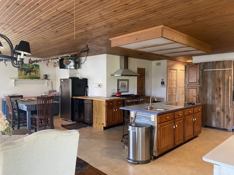 Lge kit w/8 burn gas range, 5 burn elec, XL custom refrigerator