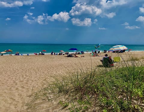 Beach nearby, sun loungers, beach towels