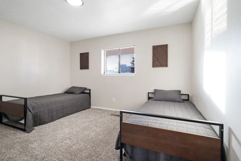 3 bedrooms, memory foam beds, iron/ironing board, free WiFi