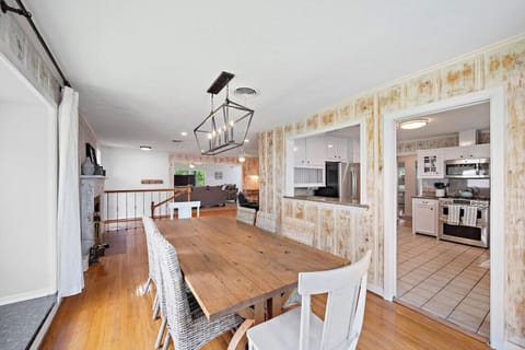 Create lasting memories around the dining table