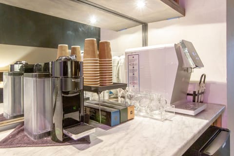 Coffee/tea maker, ice maker