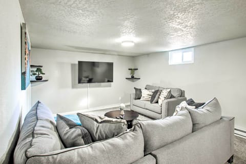Living Room | 1,200 Sq Ft | Owner On-Site