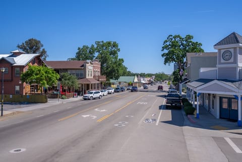Downtown Templeton at your doorstep