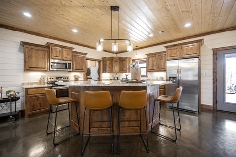 4 seats are found at the island bar top.