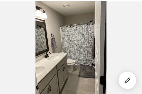 Combined shower/tub