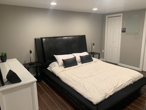 1 bedroom, desk, WiFi, bed sheets