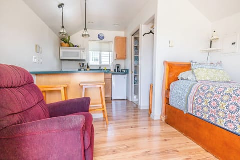 Located right downtown, Studio Cottage Cottage in Sitka