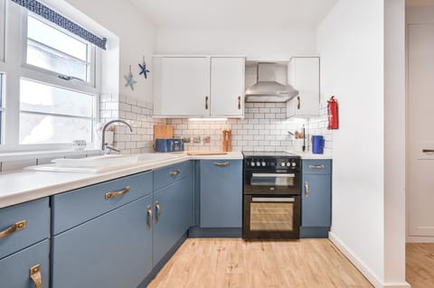 Well equipped Kitchen - The Ellington Court Self Catering Holiday Rental in Torquay.