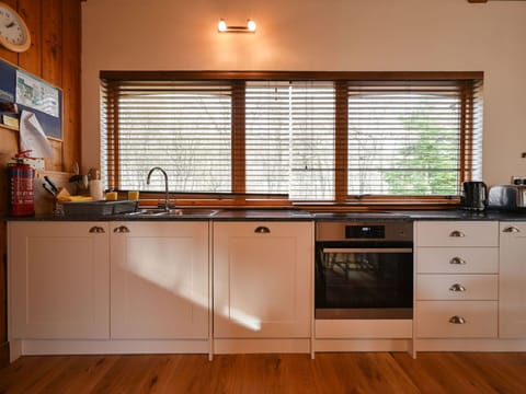 Cabinetry, Countertop, Property, Window, Furniture, Building, Kitchen Appliance, Wood, Kitchen Stove, Home Appliance