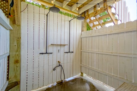 Combined shower/tub, hair dryer, towels, toilet paper