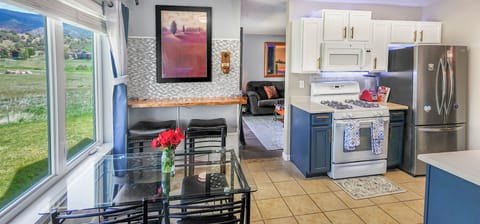 Stunning private view from dining table & large, safely equipped kitchen. 