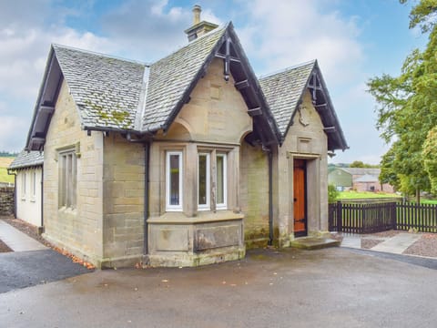 Exterior | The Lodge, Linlithgow