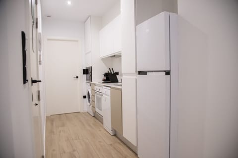 Fridge, microwave, dishwasher, coffee/tea maker