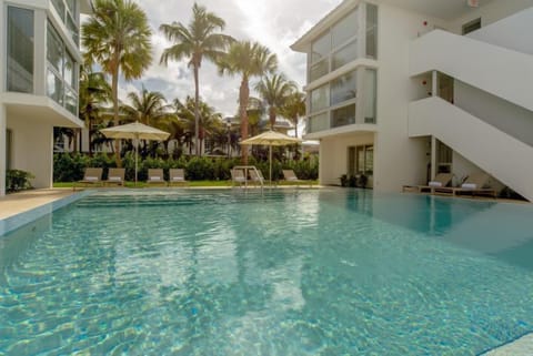 Outdoor pool, an infinity pool