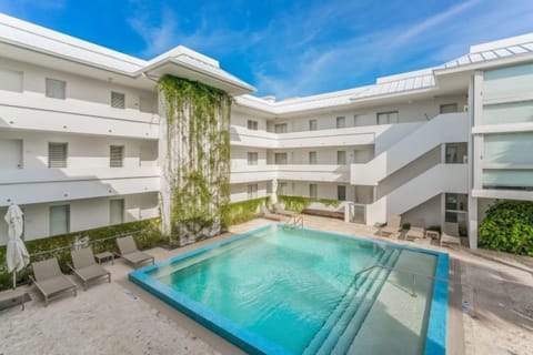 Outdoor pool, an infinity pool